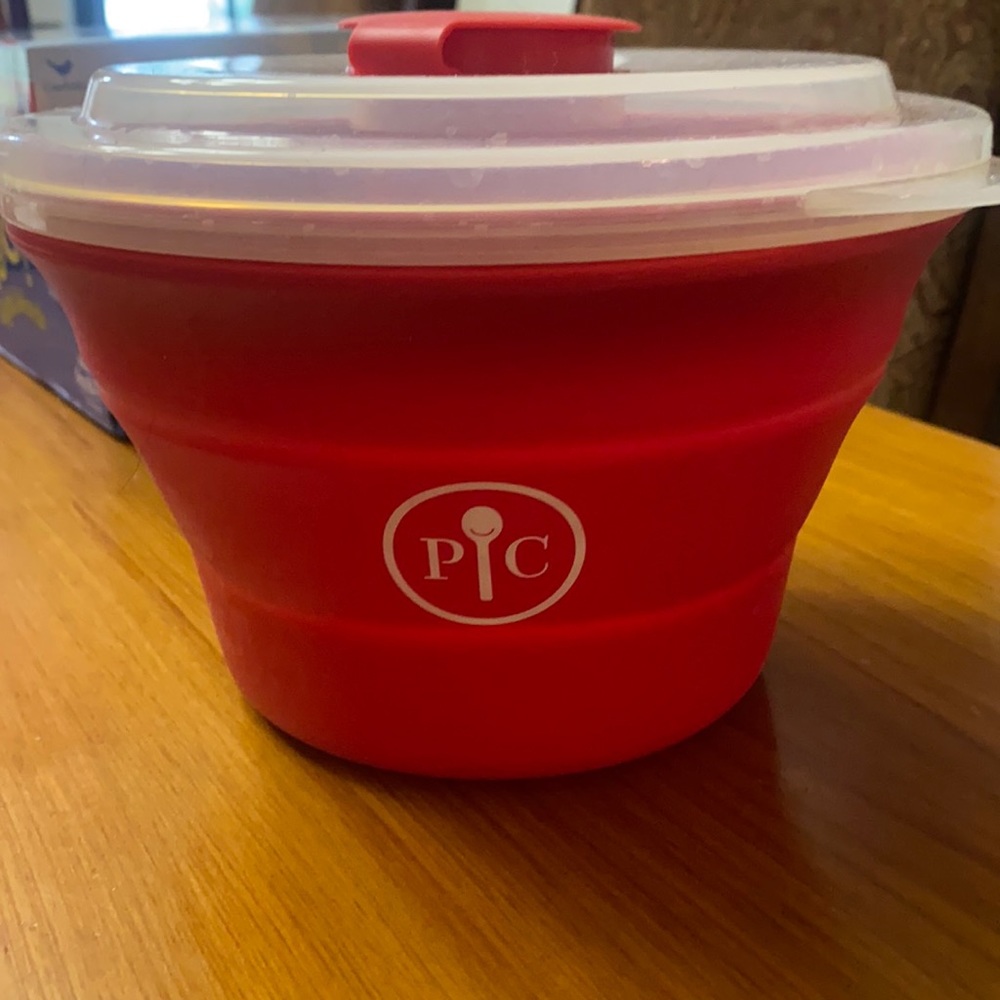 Pampered Chef microwave popcorn bowl